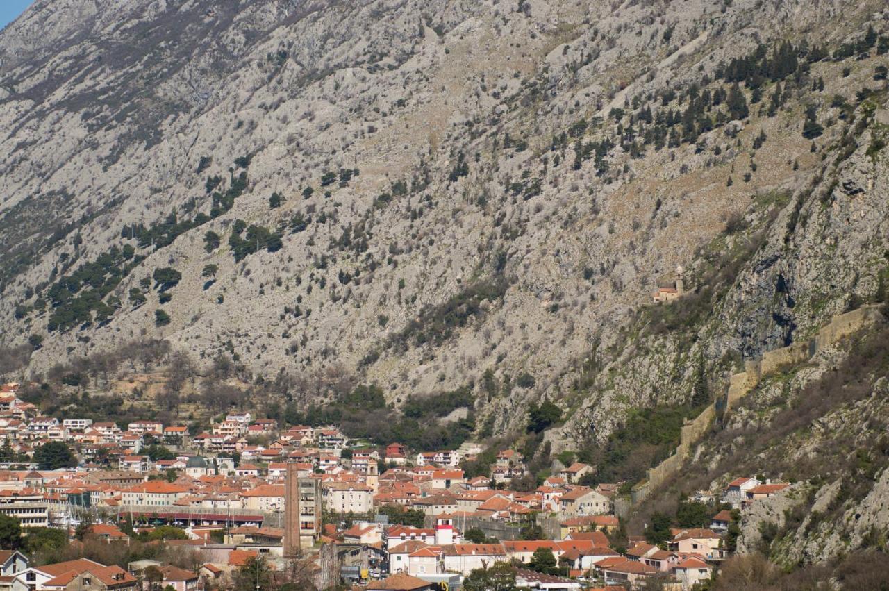 Apartments Mezini 11 Kotor Exteriör bild