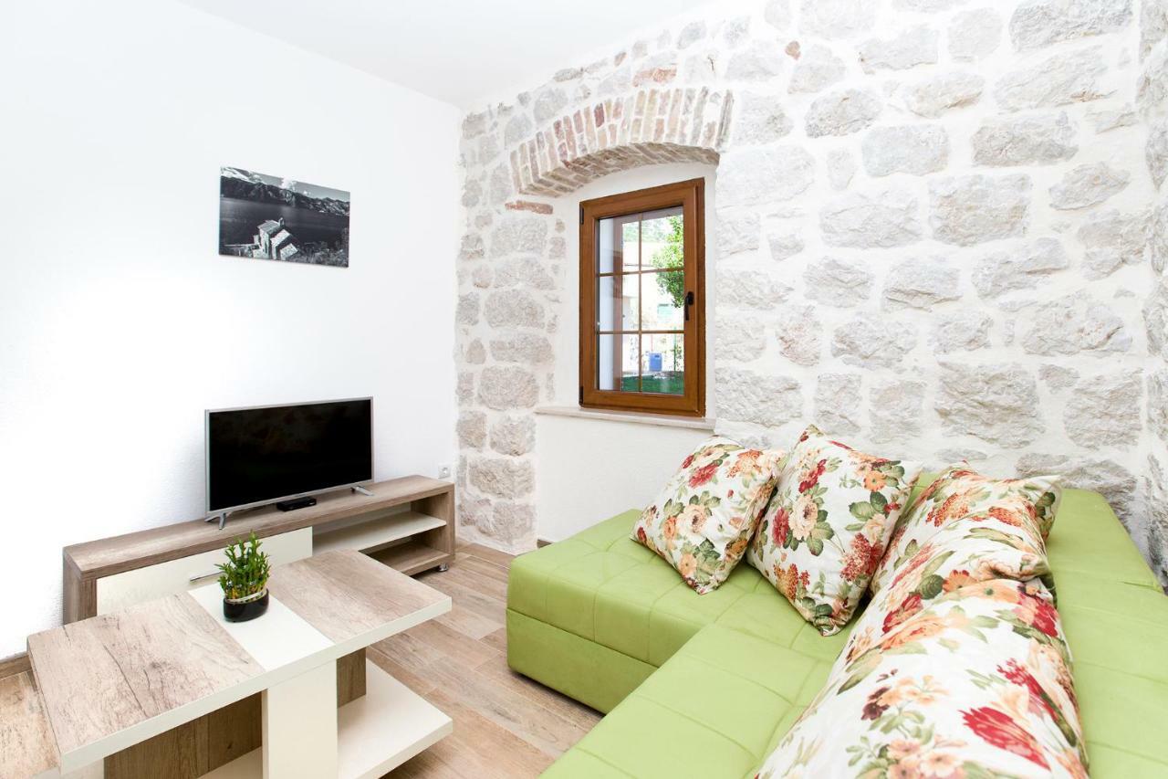 Apartments Mezini 11 Kotor Exteriör bild
